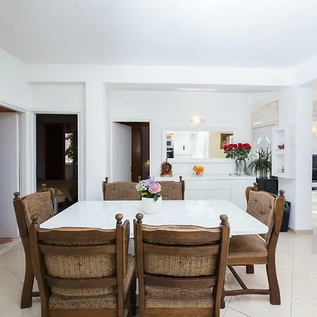 Сasa de vacaciones Deluxe New Agneza Near Splitairport Kaštela